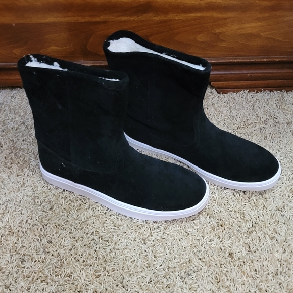Boots - Picture 1 of 3